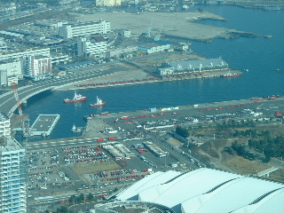 東京湾の方では消防車大量出動で出初式。