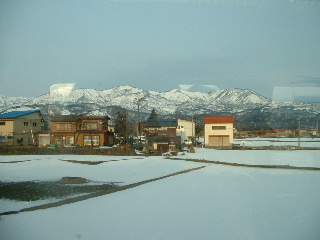 信州の雪山。