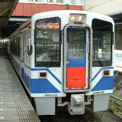 同じく越後湯沢にて北越急行普通列車。