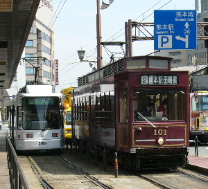 熊本市電その2。最新鋭低床車とレトロ車両。