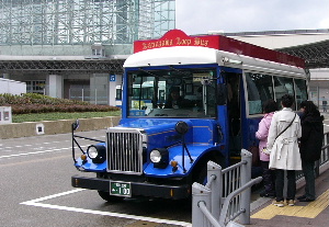 新しくなった金沢駅とかなざわ周遊バス。