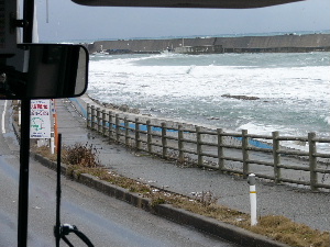 やっぱり荒れる日本海。