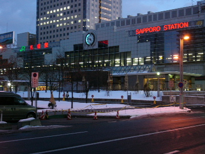 夜の札幌駅。