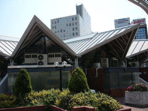 神戸駅バスターミナルの象徴。