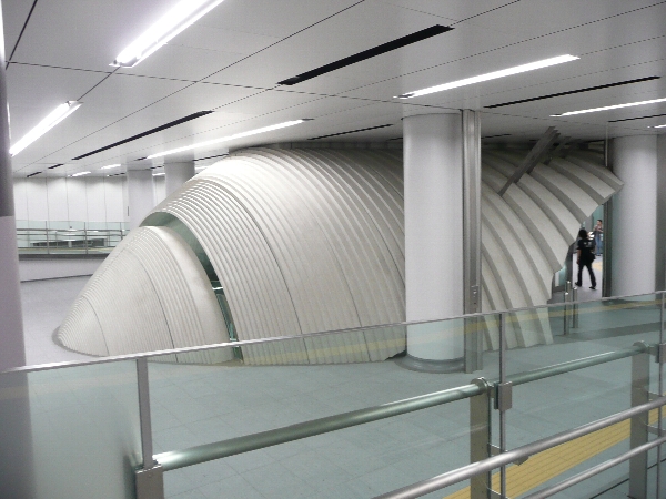 渋谷駅の中の地宙船。