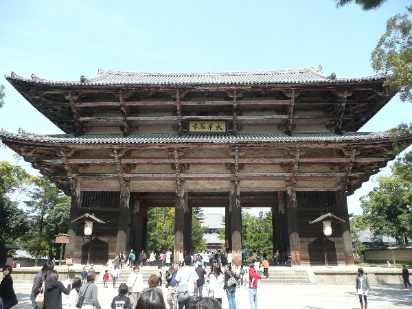 東大寺入り口。