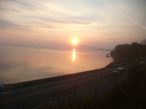 宍道湖の夕日が見えました。