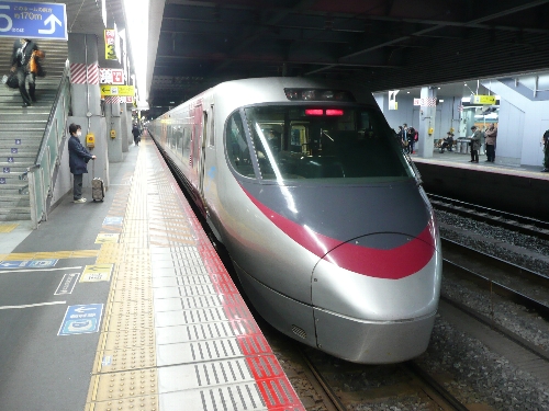 JR四国唯一の電車特急、8000系。