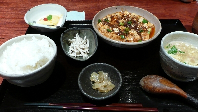 麻婆豆腐セット（\1000）。