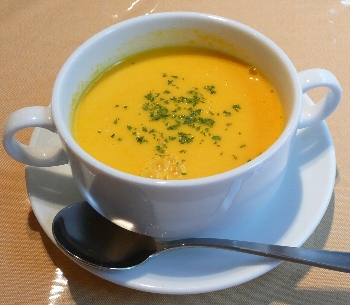 前菜のかぼちゃスープ。