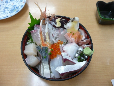 海鮮丼（\1000）。